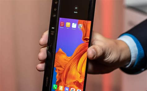 Huawei mobile unveils the Mate X Foldable Smartphone with 3 Screens, 5G, and 4 cameras