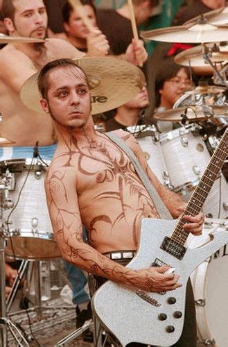 Daron Malakian Tattoos Daron malakian en la filmacion | SOAD | Pinterest | Tattoo, Heavy metal ...