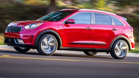 Kia Niro small hybrid SUV gets Prius-like gas mileage