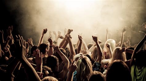 concert-smoke-crowd-people-concert-music-youth-club-photos-crowd-cheering-the-mood-the-smoke ...