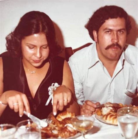 Pablo Escobar with his daughter and with his wife : r/narcos