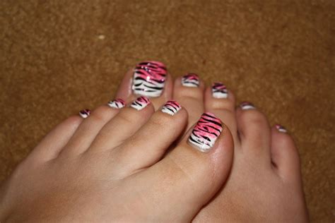 Nails In Nippon: Pink sponged Tiger/Zebra stripes