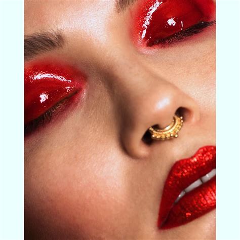 𝓙𝓮𝓷𝓷𝔂 ☆ 𝓜𝓪𝓴𝓮𝓾𝓹 𝓐𝓻𝓽𝓲𝓼𝓽𝓻𝔂 ☆ on Instagram: “monochromatic red looks- one ...