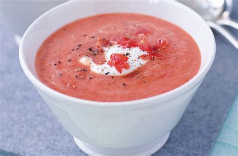 Slimming World's low-fat tomato soup | British Recipes | GoodtoKnow