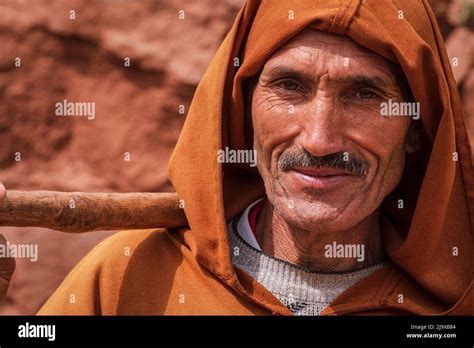 Berber family working morocco hi-res stock photography and images - Alamy