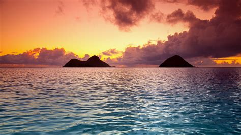 Lanikai Beach with Nā Mokulua Islands in Kailua, Oahu, Hawaii | Windows Spotlight Images