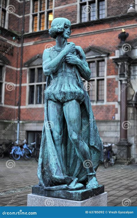 Statue of Hamlet, Railway Station, Helsingor Stock Photo - Image of ...