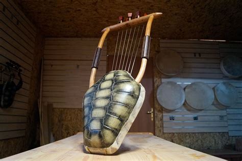 The first Lyre of Apollo (7 strings) – ancient Greek lyre | Luthieros