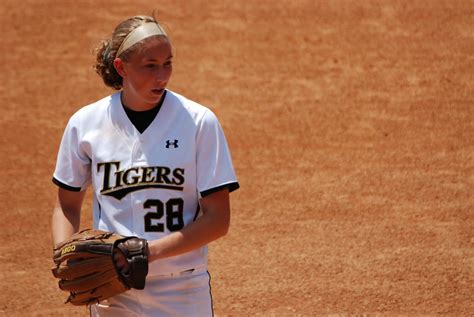 DANIEL LONGAR Photo-Blog: Mizzou Girls Softball Against Illinois, May 22,2010