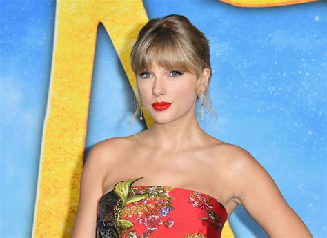 Taylor Swift 'Red (Taylor's Version)' Finally Gets Release Date | Music Times