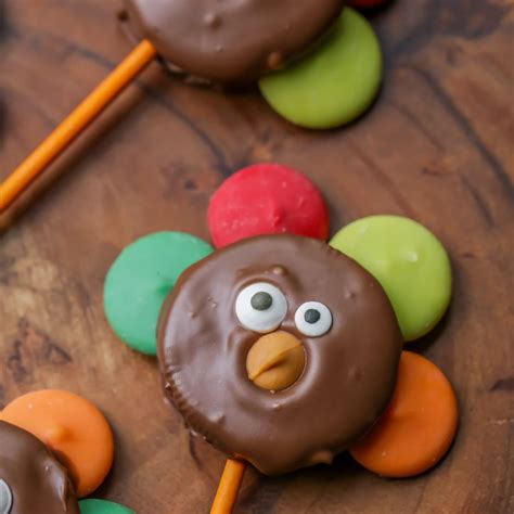 Oreo Turkeys {Adorable Thanksgiving Treat!} | Lil' Luna