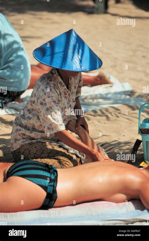 Massage beach bali hi-res stock photography and images - Alamy