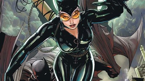 HD Wallpaper of Catwoman: A Fierce Icon from DC Comics