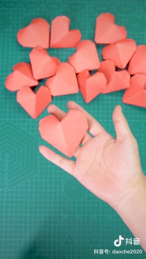 Three-dimensional heart-shaped Origami Tutorial (Video Version) [Video] | Manualidades escolares ...