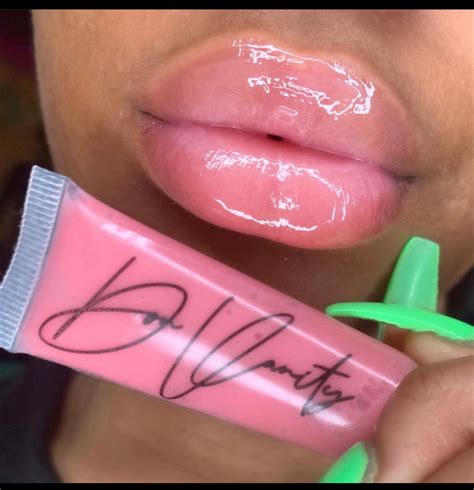 Pin by Niveah on beauty | Sparkle lips, Lip makeup tutorial, Glossy lips makeup
