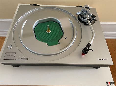 Technics SL-1500C Turntable, in silver Photo #3456237 - UK Audio Mart