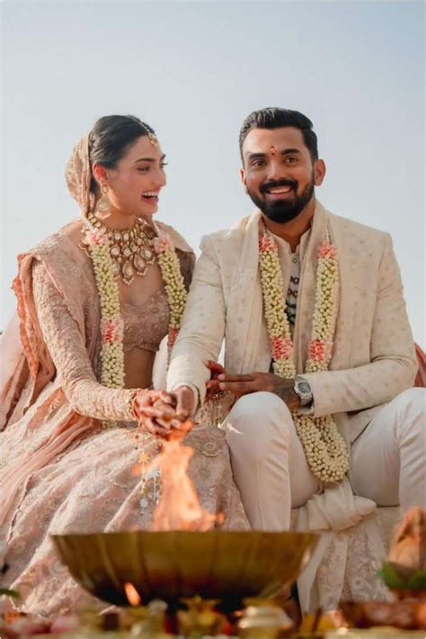 FOTO PERTAMA Athiya Shetty, KL Rahul sebagai pasangan suami istri ...