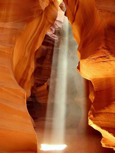 Upper Antelope Canyon - Traveling Pari