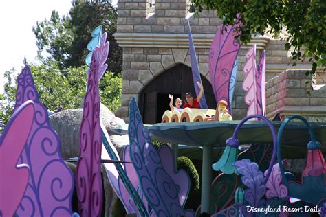 Alice in Wonderland | Rides & Attractions | Disneyland Park