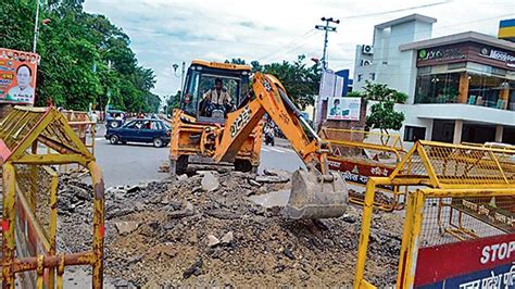 Azam Khan halts installation of Deendayal Upadhyaya statue in Uttar ...