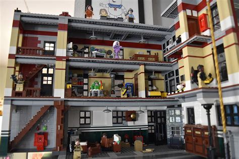 Lego Ghostbusters House via The VIParolaz | Ghostbusters, Halloween movies to watch, Collection