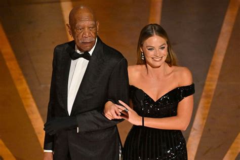 Heartbreaking Reason Why Morgan Freeman Was Wearing Glove On Left Hand At Oscars