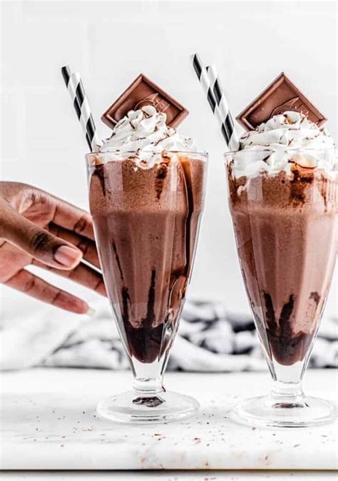 Classic Chocolate Milkshake - queenslee appetit