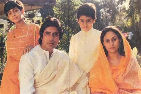 Indianhistorypics: Amitabh and Jaya Bachchan with young Abhishek ...