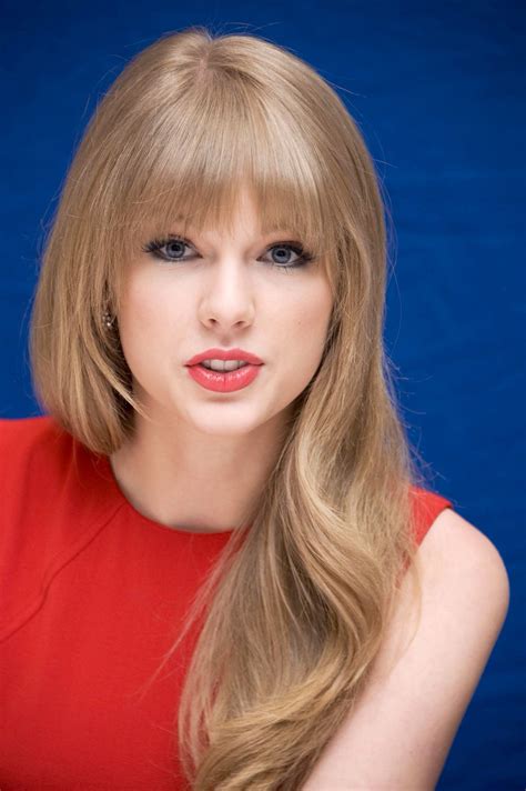 Taylor Swift - A talented young lady who plays many instruments and writes her own songs! A ...