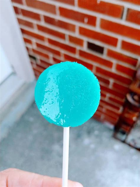 [Homemade] Sour Blue Raspberry Lollipophttps://imgur.com/L2kmpJg ...