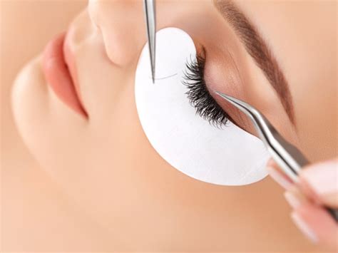 Eyelash Extension Training: Is It Worth It? - Lash Stuff