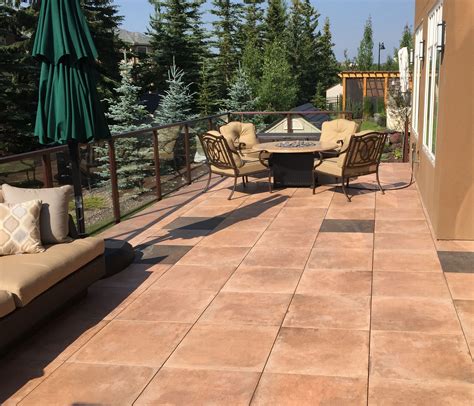 Traditional Rustic Terracotta color porcelain pavers on patio | テラス