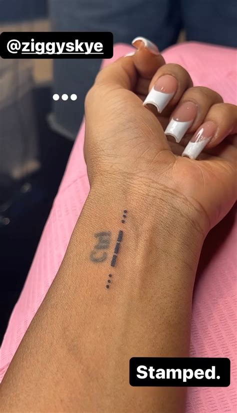 SZA Got a Morse Code Tattoo Backstage at Her Own Show — See Photo | Allure