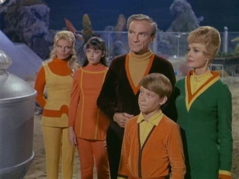 Lost in Space Season 2 Episode 6 "Prisoners of Space" | Lost in space ...