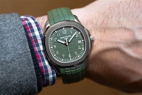 First Photos: The Patek Philippe Aquanaut 5168G-010 In Khaki Green ...