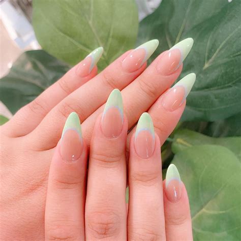𝐍𝐚𝐢𝐥𝐬 𝐁𝐲 𝐉𝐞𝐧𝐧𝐲 ♡ on Instagram: “💚💚 •• lime green french long gel x almond shaped… | Almond ...
