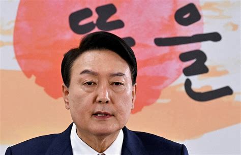 South Korea's new president carves his own route to the top | Reuters