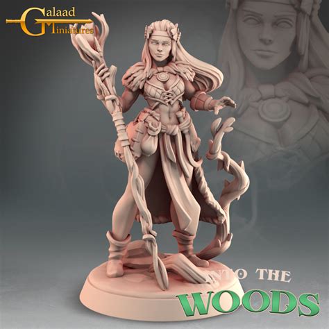 Female Human Druid - miniature for table war-games & collecting