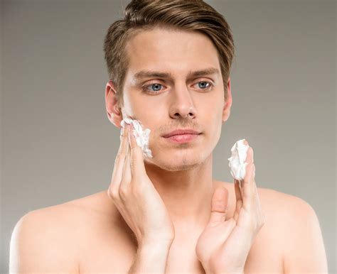 Irritation of Facial Skin after Shaving the Chin | Alexandar Cosmetics Blog