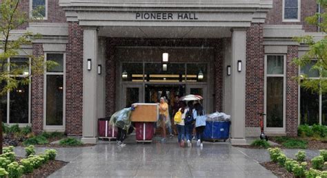 Photos: Wet welcome for new UMN students – Twin Cities