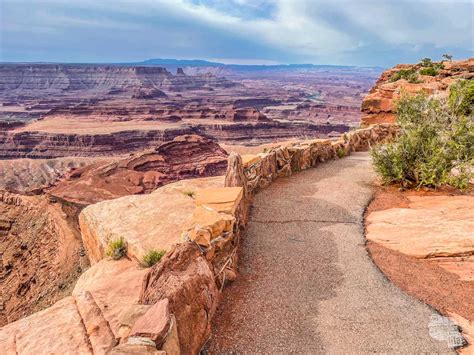 Hiking at Dead Horse Point State Park - Our Wander-Filled Life