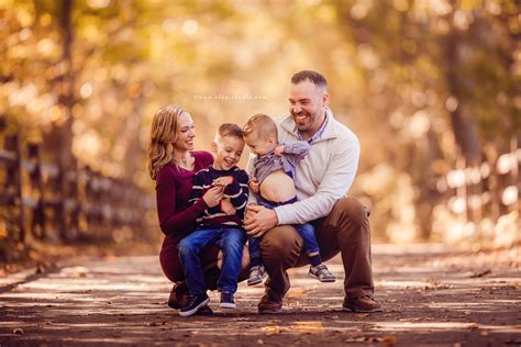 Capturing Connection: My Favorite Family Poses - Elan Studio