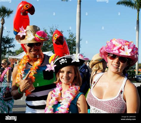 Parrotheads tailgate before a Jimmy Buffett concert in West Palm Beach, Florida Stock Photo - Alamy