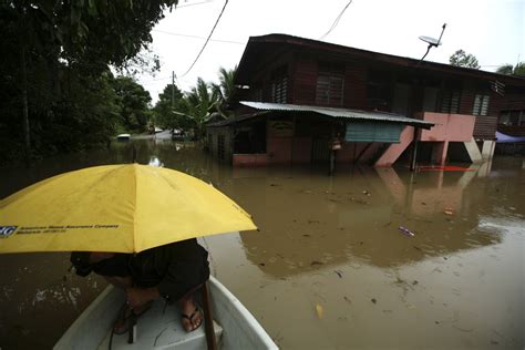 Malaysia floods: 23,000 evacuated, hygiene concerns unnerves evacuees