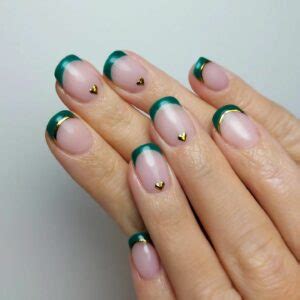 25+ Beautiful Emerald Green and Gold Nails For Your Inspiration - Nail ...