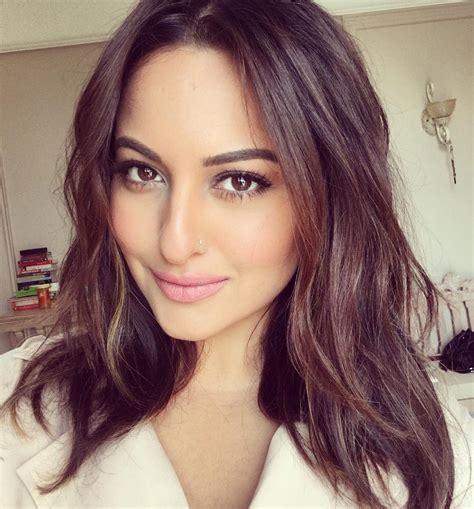 Celebrities On Facebook Instagram Snapchat Twitter : Sonakshi Sinha