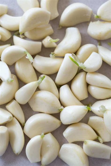 Learn how to safely preserve garlic in oil and have it handy for ...