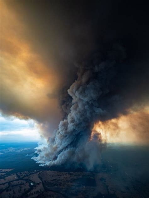 Latest photos of the devastating Australian bushfires - BBC News