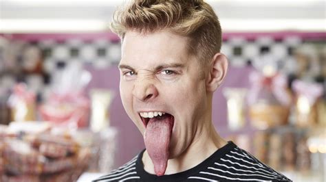 Longest tongue is one of the new Guinness world records - BBC Newsbeat