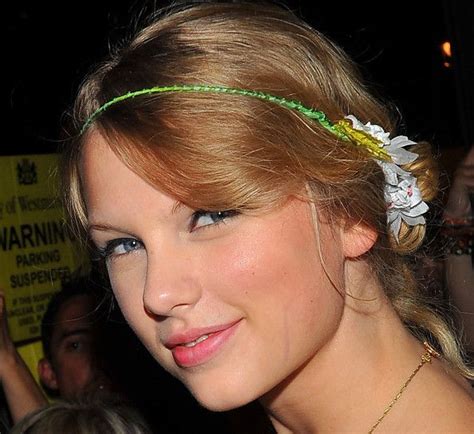 Taylor Swift Headband | Taylor swift hair, All about taylor swift ...